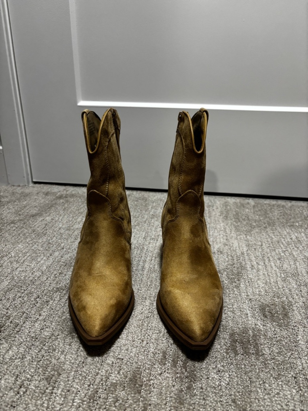 Universal Thread Olive-Tan Suede Pointed Western Ankle Boots